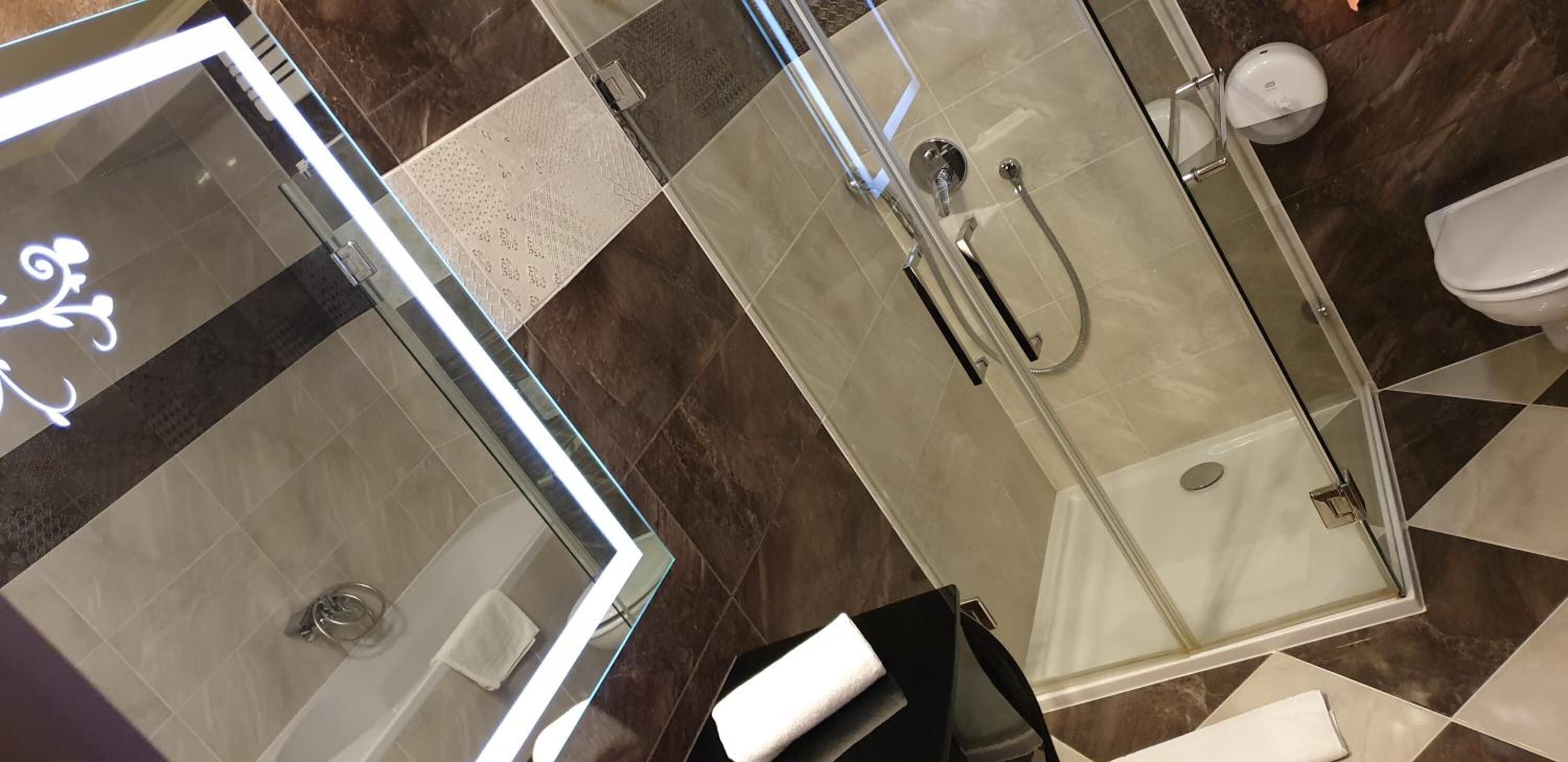 shower, free toiletries, towels