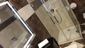 Shower, free toiletries, towels