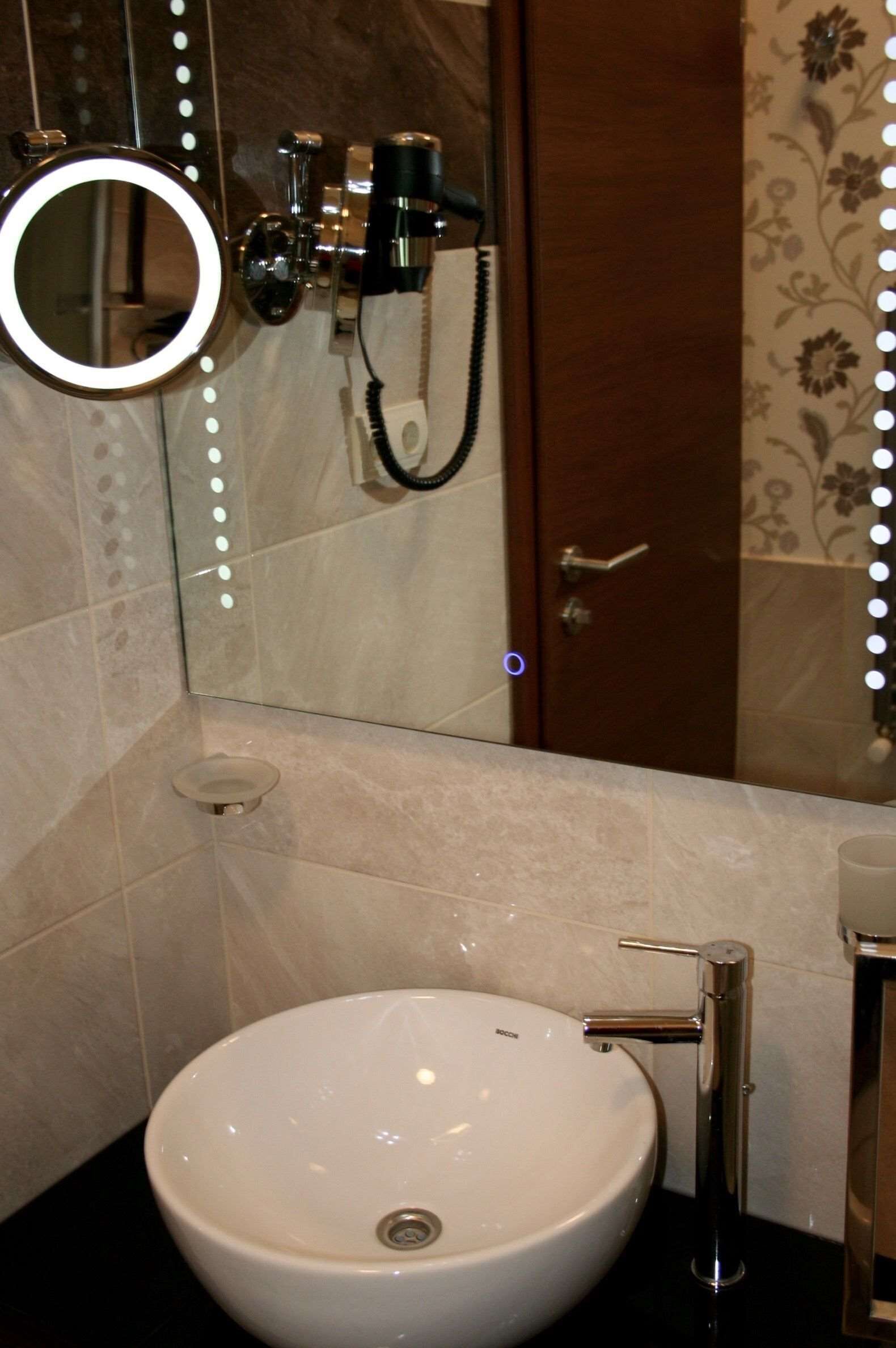 minibar, in-room safe, desk, free wifi