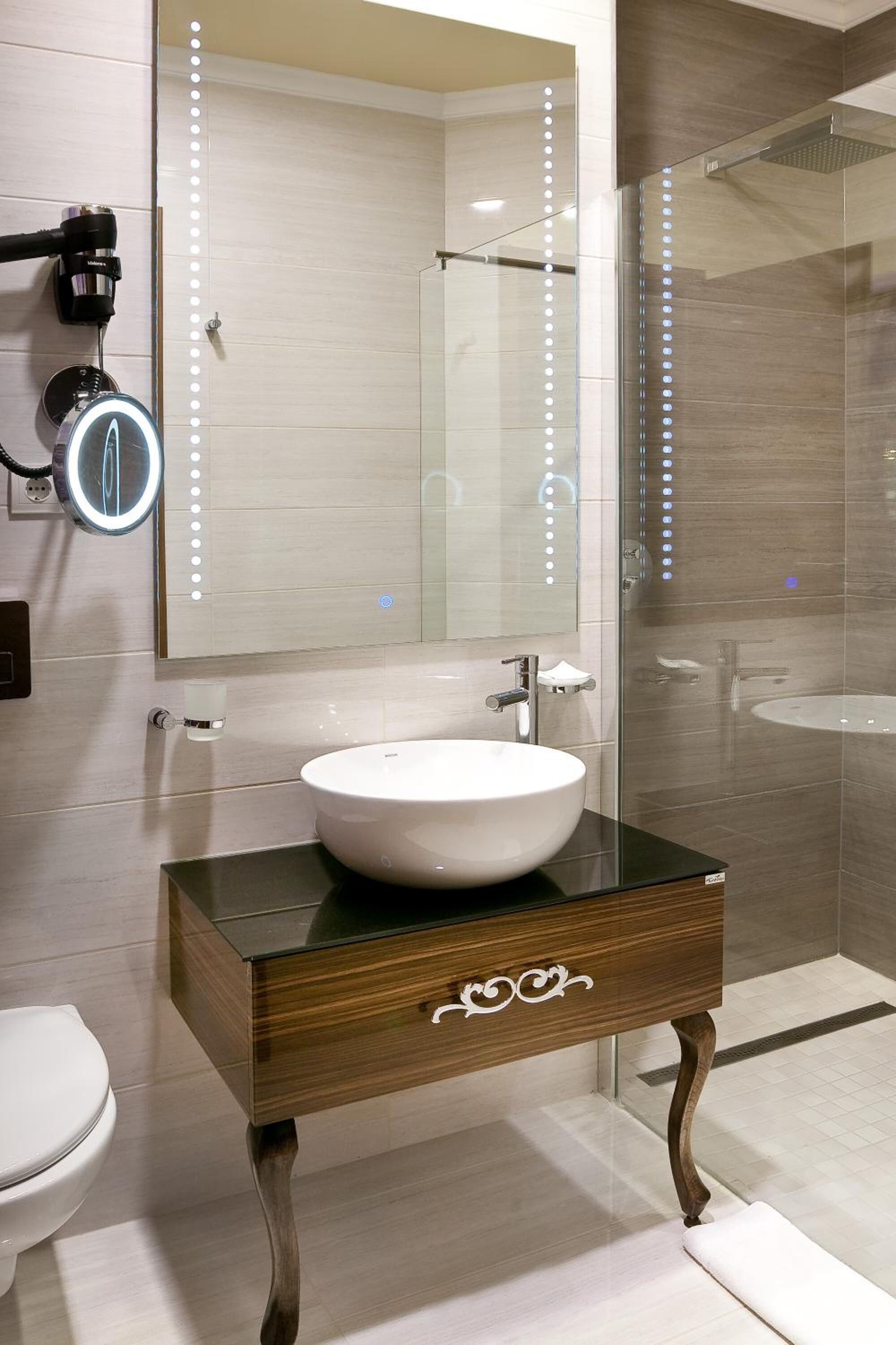 shower, free toiletries, towels