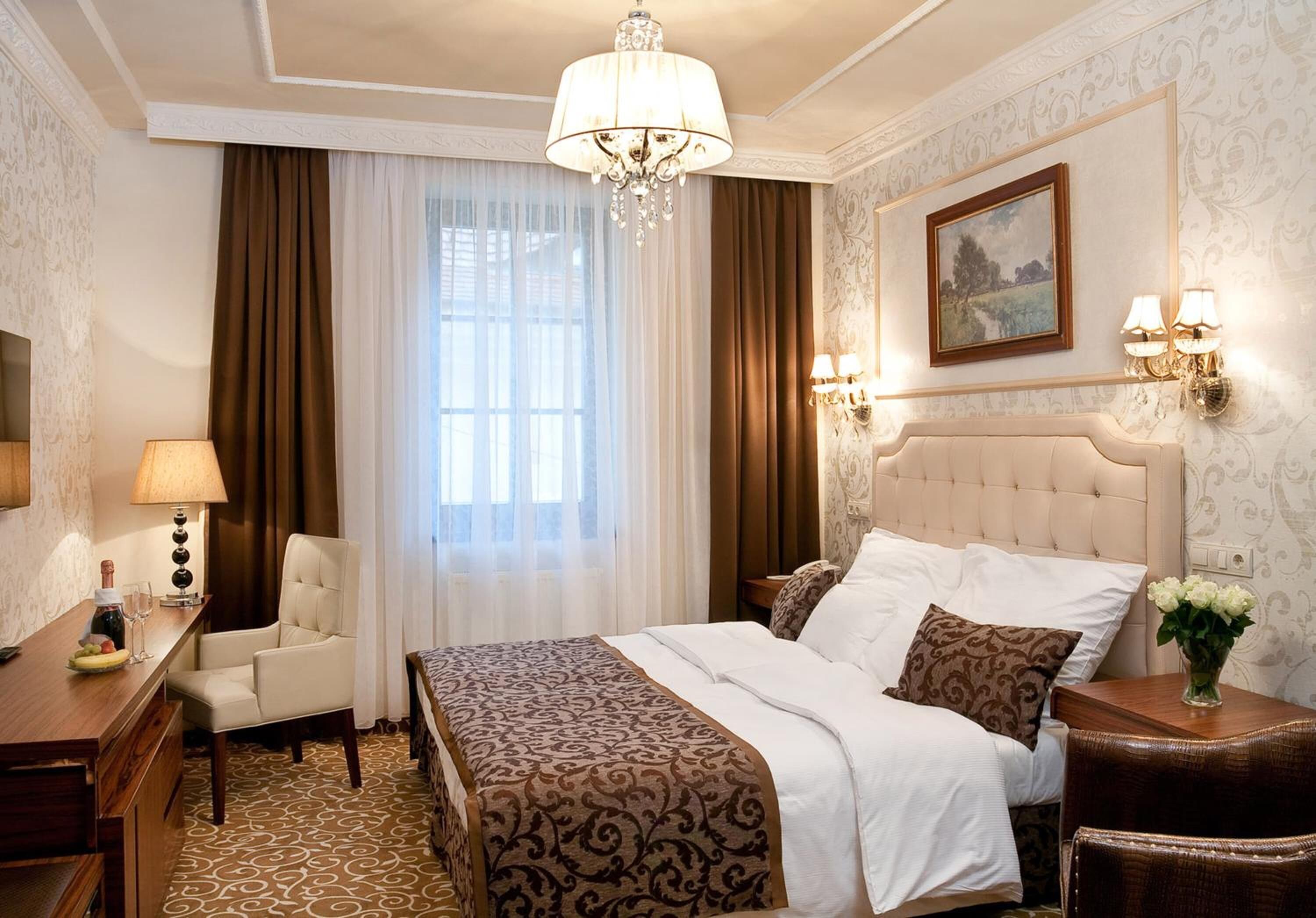 Minibar, värdeförvaringsskåp på rummet, skrivbord och gratis wi-fi