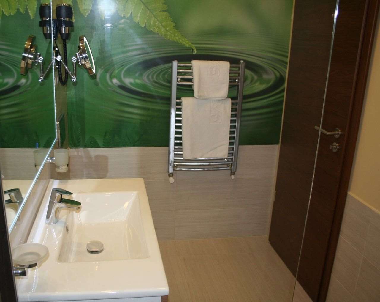 minibar, in-room safe, desk, free wifi