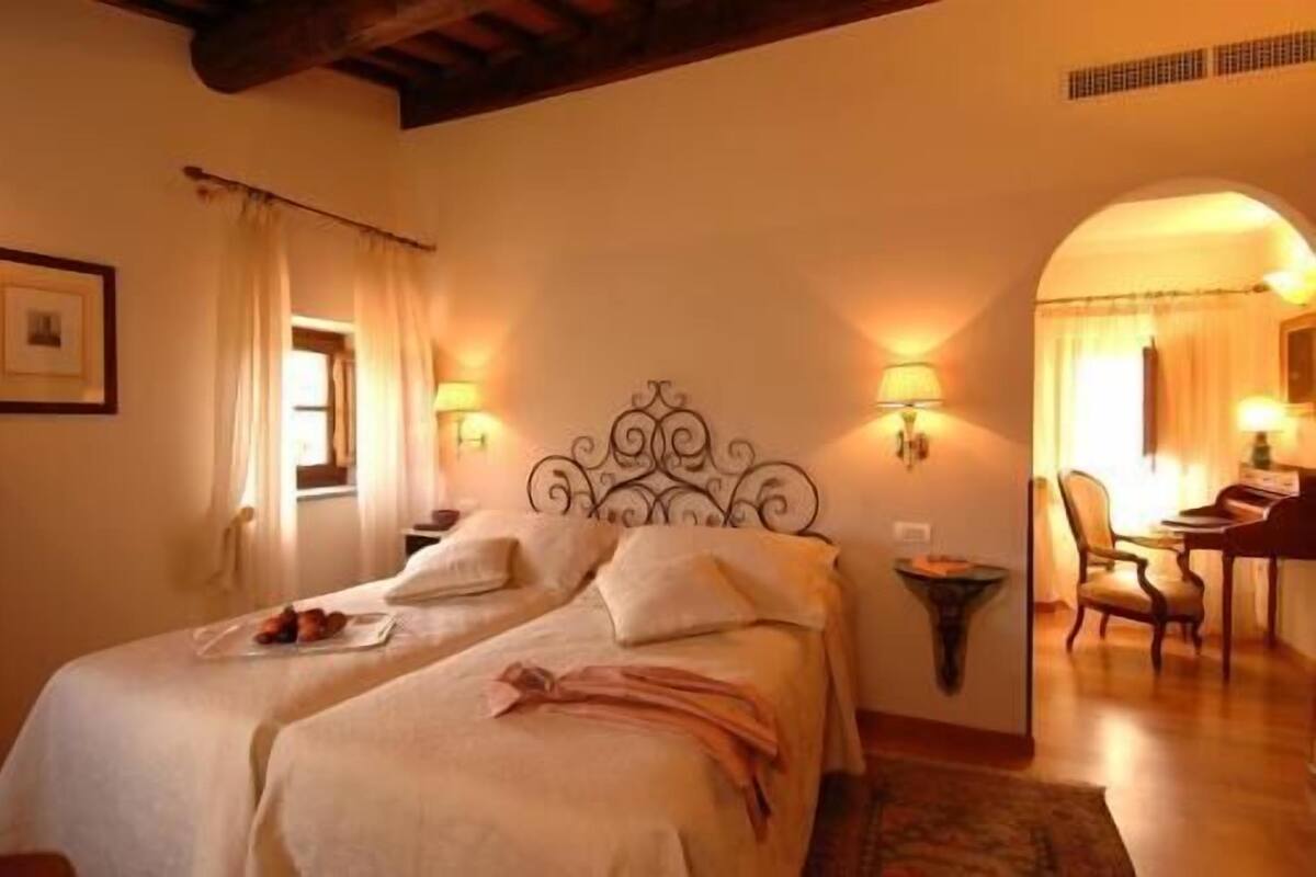 Minibar, in-room safe, desk, blackout drapes