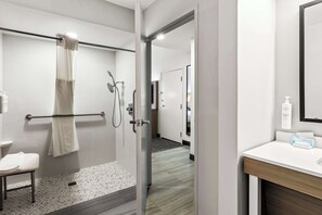Bathroom shower - Spark by Hilton Catoosa (Catoosa)