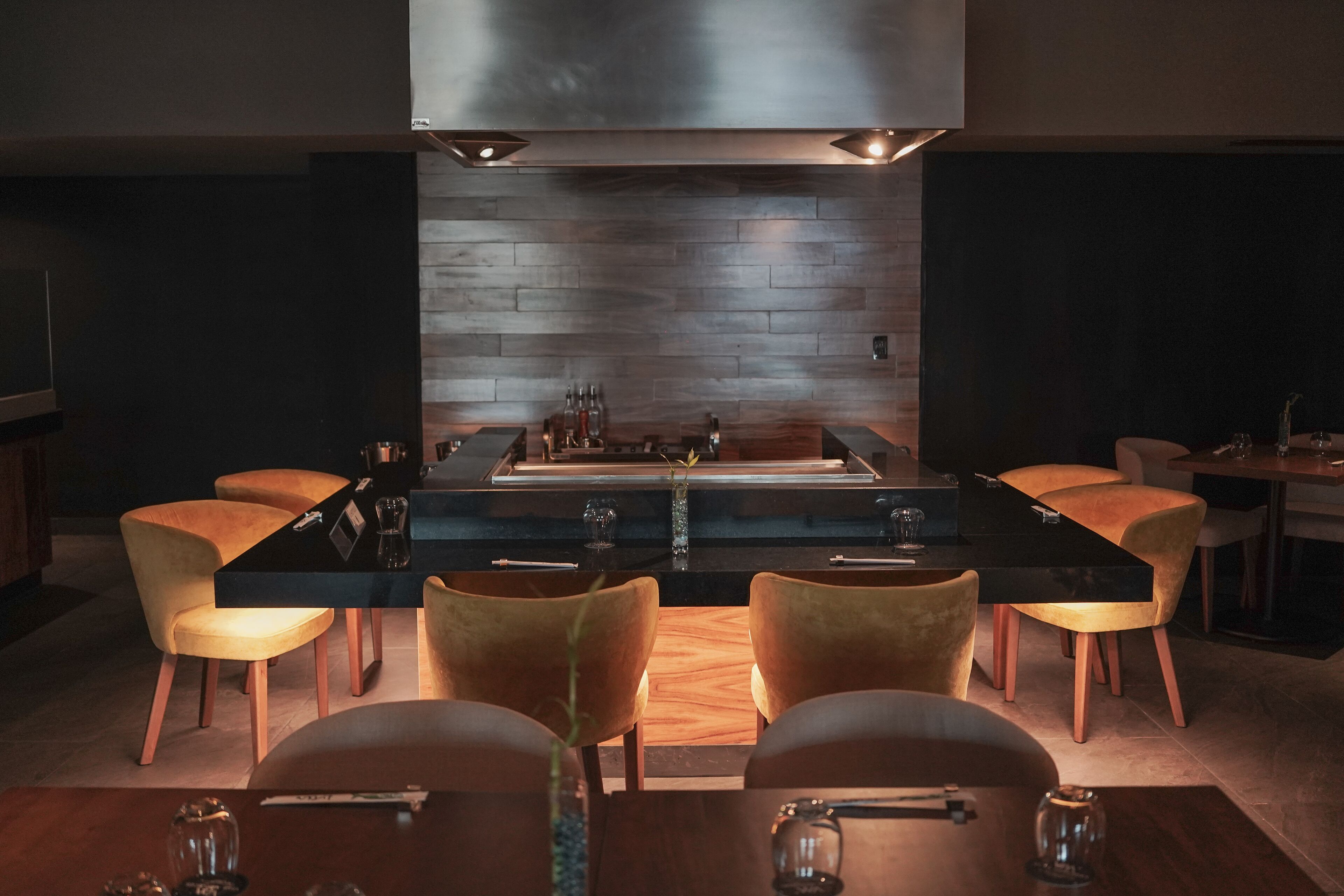 breakfast, lunch, dinner served; international cuisine