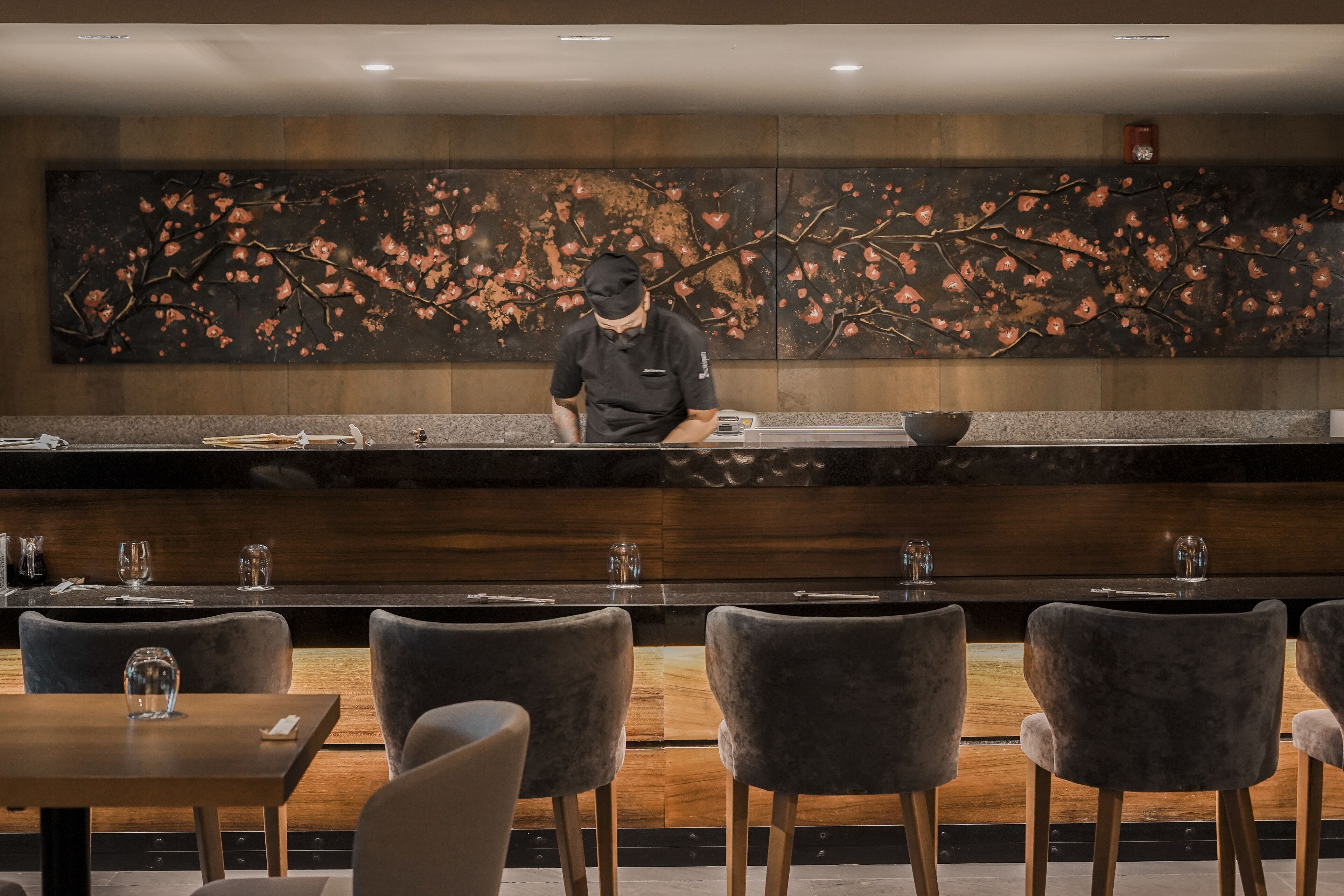 breakfast, lunch, dinner served; international cuisine