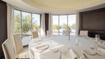 12 restaurants, spécialités Cuisine internationale