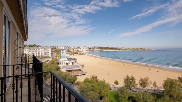 Deluxe Room, Balcony, Sea View | Down comforters, minibar, in-room safe, desk - Dorma Sardinero (Santander)