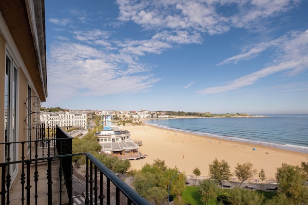 Deluxe Room, Balcony, Sea View | Down comforters, minibar, in-room safe, desk