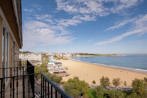 Deluxe Room, Balcony, Sea View | Down comforters, minibar, in-room safe, desk