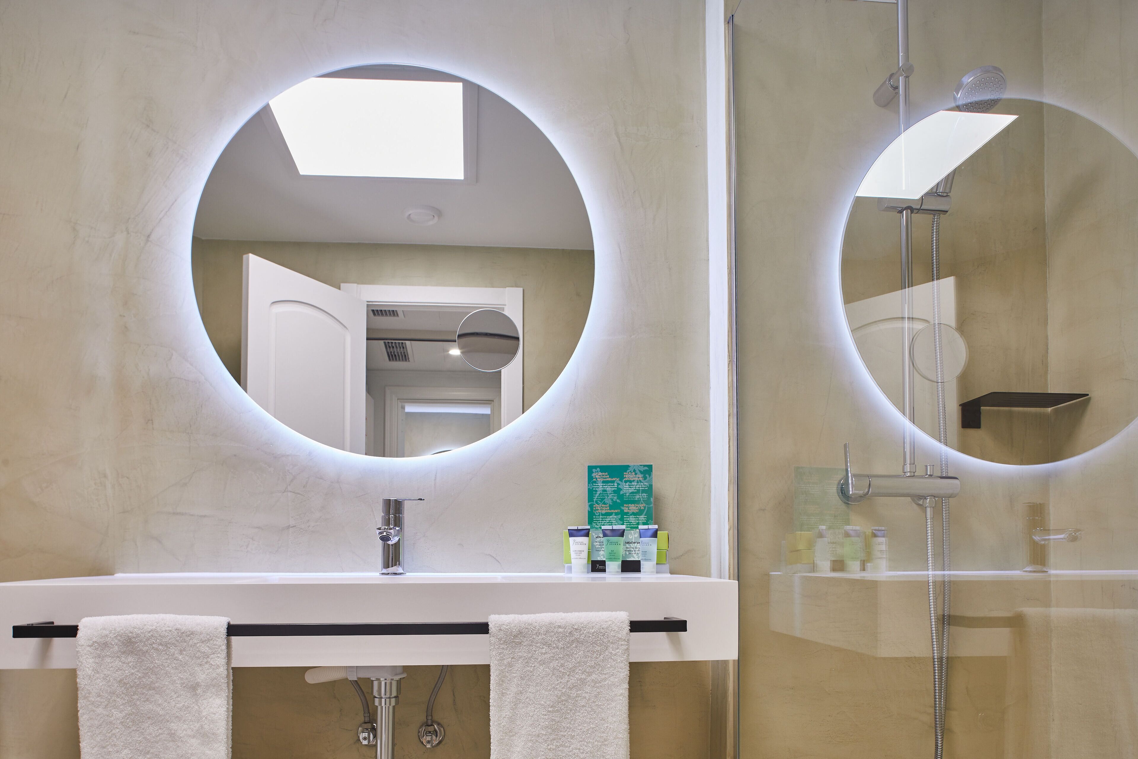 combined shower/bathtub, deep-soaking bathtub, free toiletries