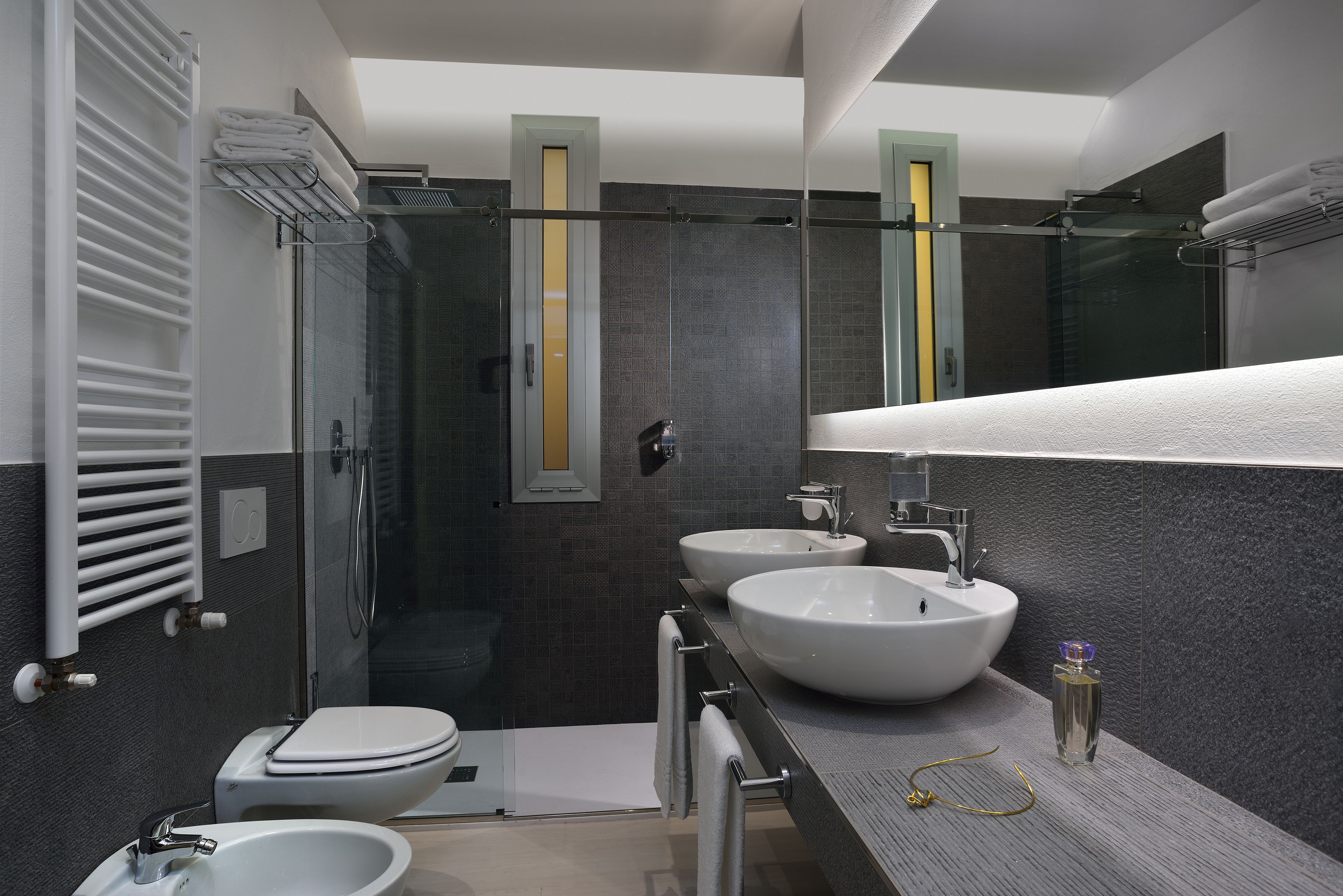 shower, rainfall showerhead, free toiletries, hair dryer