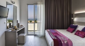 Minibar, in-room safe, desk, soundproofing - Hotel Boemia (Riccione)