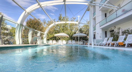 Outdoor pool, pool umbrellas, sun loungers