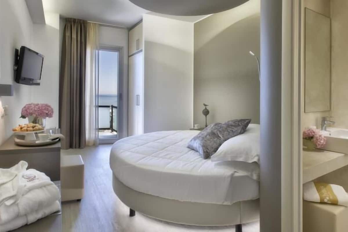 Minibar, in-room safe, desk, soundproofing