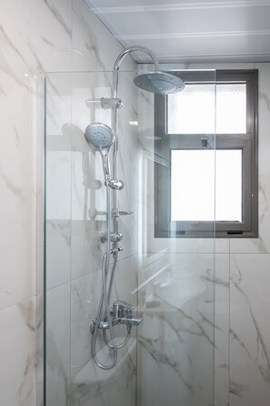 Double or Twin Room | Bathroom | Free toiletries, hair dryer, bathrobes, towels - Golden City Hotel (Athens)