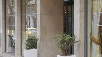 المنشأة من الخارج