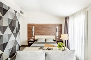 Minibar, bureau, chambres insonorisées, fer et planche à repasser