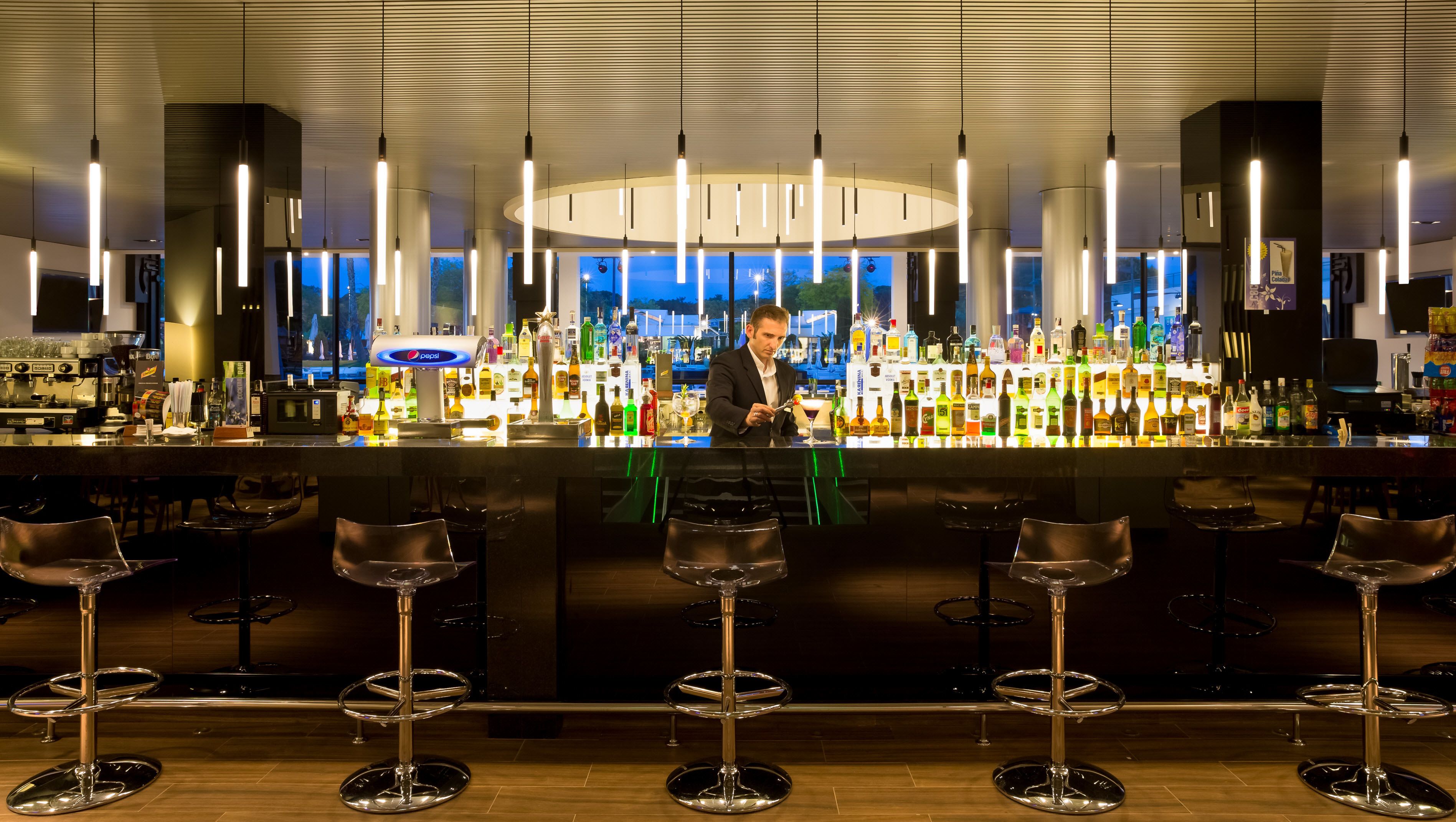 2 bars/lounges, 2 poolside bars