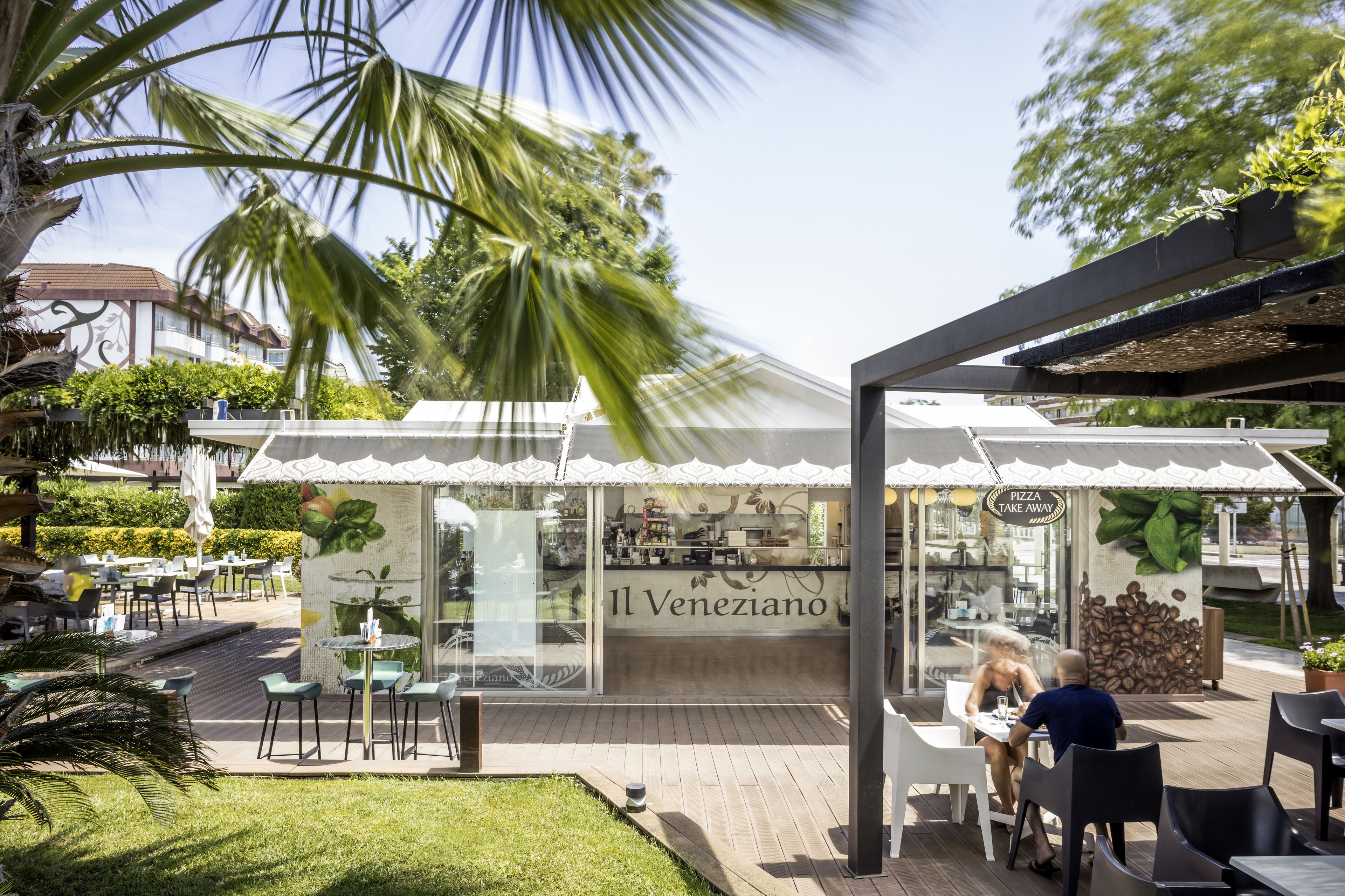 3 restauranter: frokost, lunsj og middag serveres