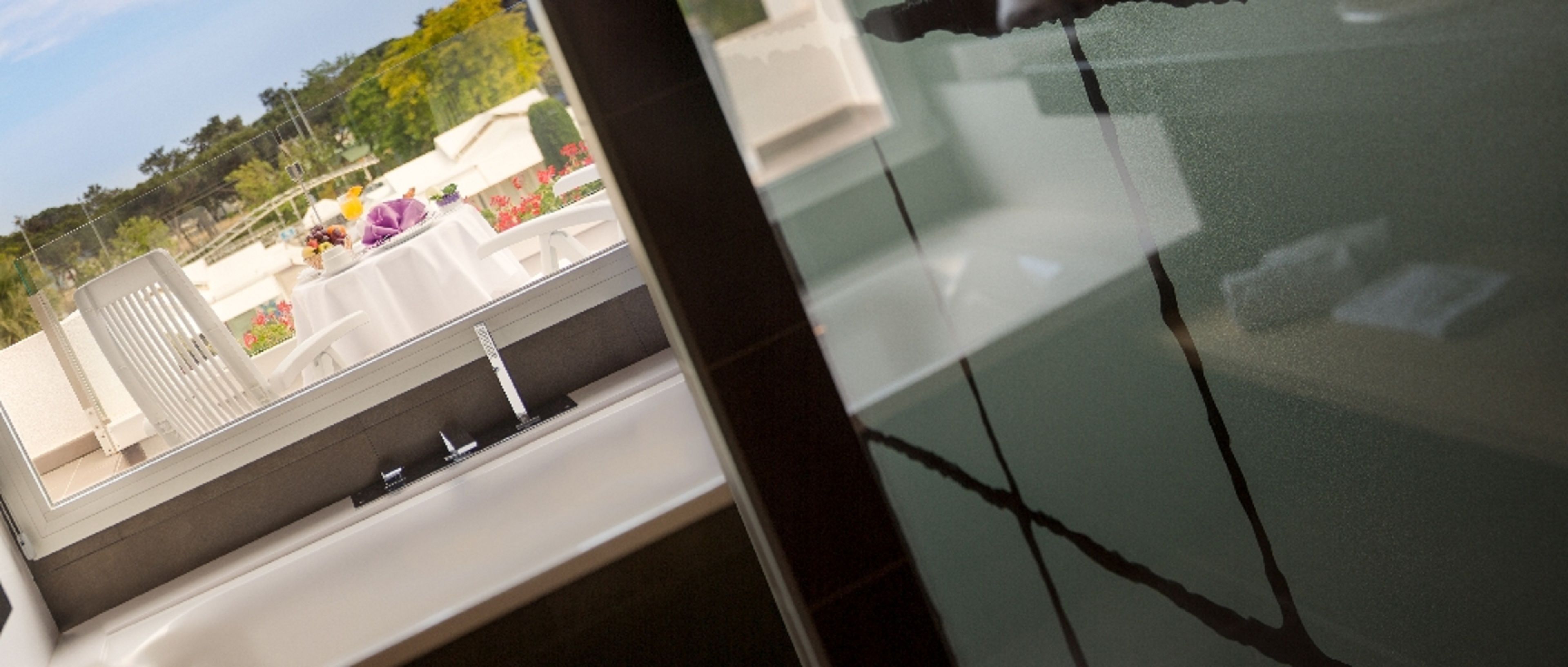 suite lumiere | bathroom | free toiletries, hair dryer, towels