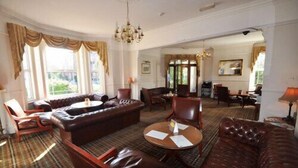 Lobby-lounge