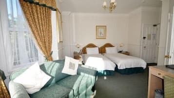 Family Room | Desk, iron/ironing board, free WiFi