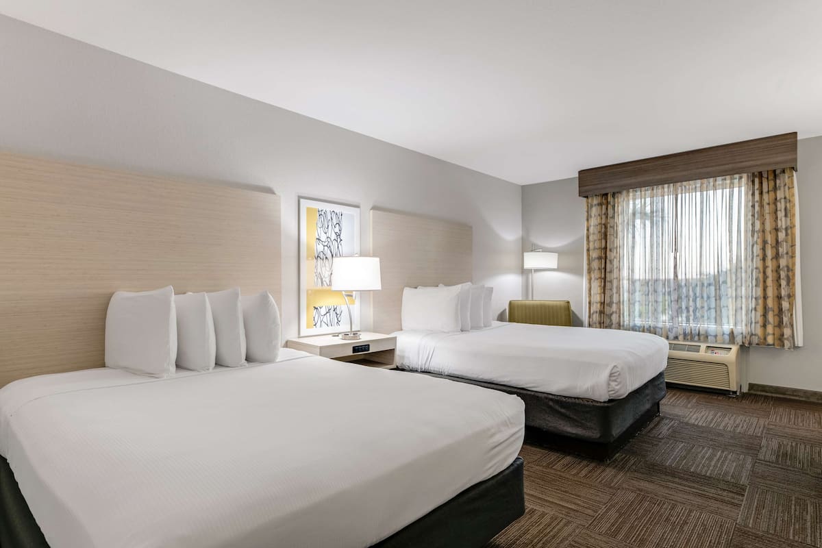 1 bedroom, desk, laptop workspace, blackout curtains