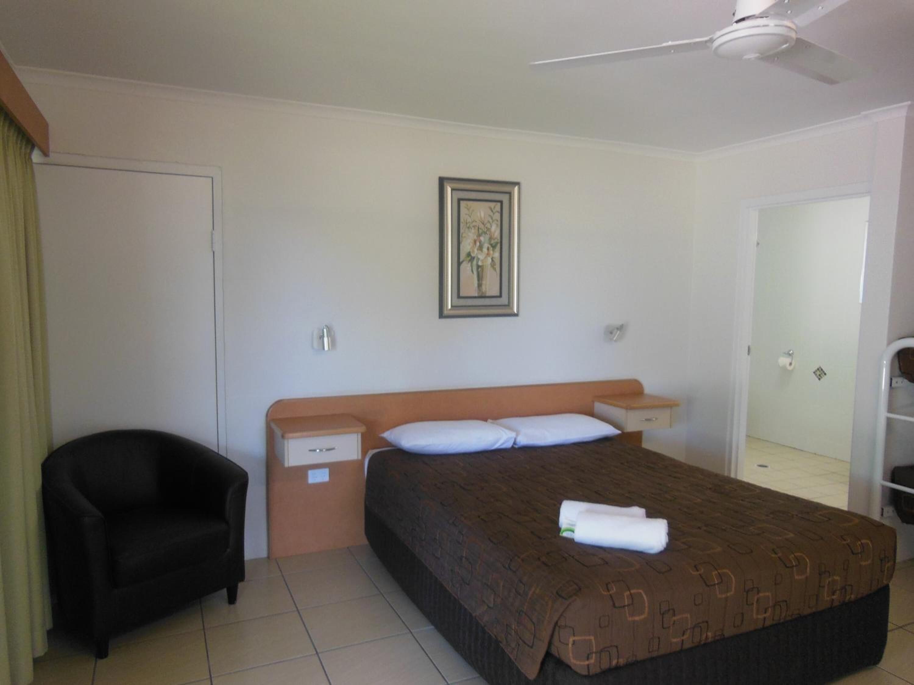 Desk, laptop workspace, iron/ironing board, free WiFi