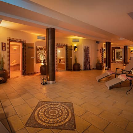 Sauna, baño de vapor, tratamientos corporales y aromaterapia