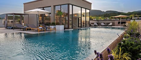 Sauna, steam room, body treatments, aromatherapy, hot stone massages