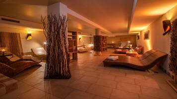 Een sauna, een stoombad, lichaamsbehandelingen, aromatherapie
