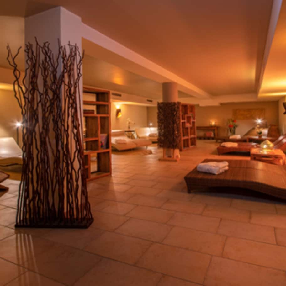 Sauna, baño de vapor, tratamientos corporales y aromaterapia