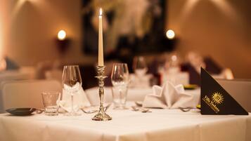 บริเวณรับประทานอาหารสำหรับคู่รัก