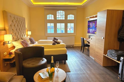 Superior Double Room | Hypo-allergenic bedding, minibar, in-room safe, desk