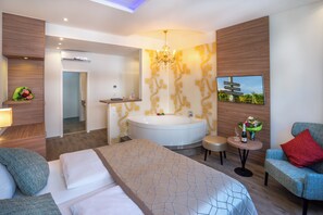 Wellness - Suite | 低刺激性寝具、ミニバー、セーフティボックス (室内)、デスク