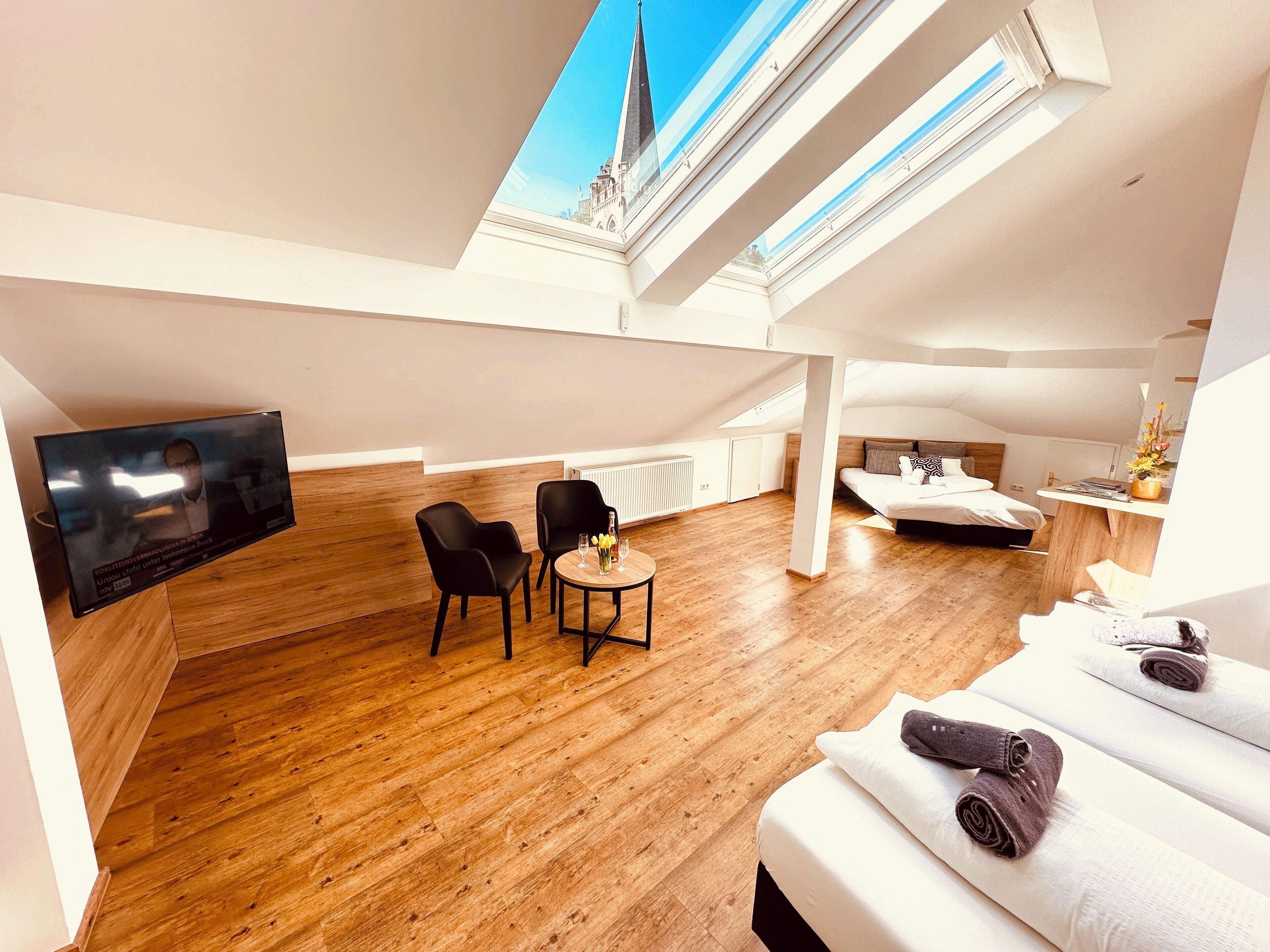 Dachgeschoss Dreibettzimer | Allergikerbettwaren, Minibar, Zimmersafe, Schreibtisch