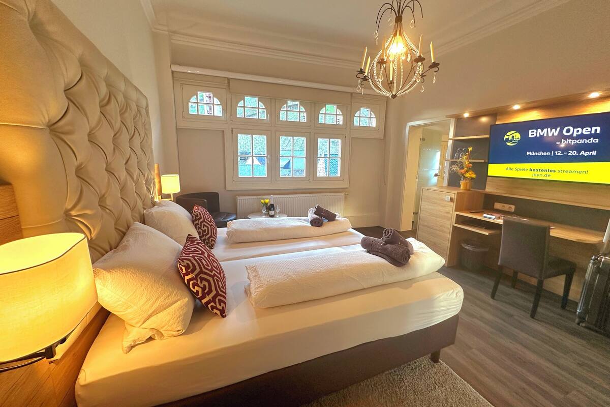 1 bedroom, hypo-allergenic bedding, minibar, in-room safe