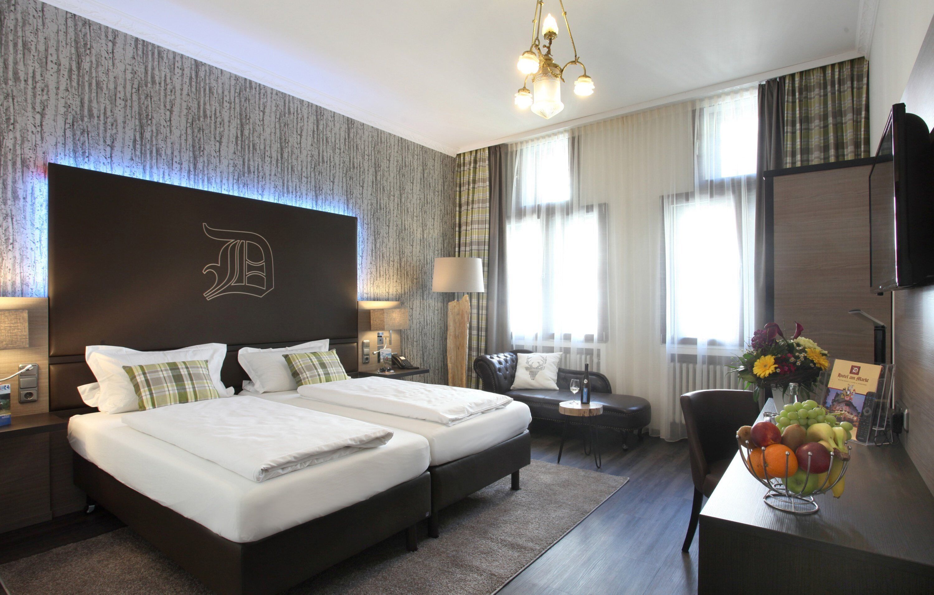 1 bedroom, hypo-allergenic bedding, minibar, in-room safe