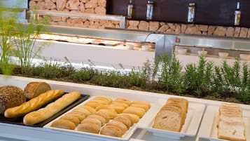 Esmorzar diari d'estil bufet (17 EUR per persona)