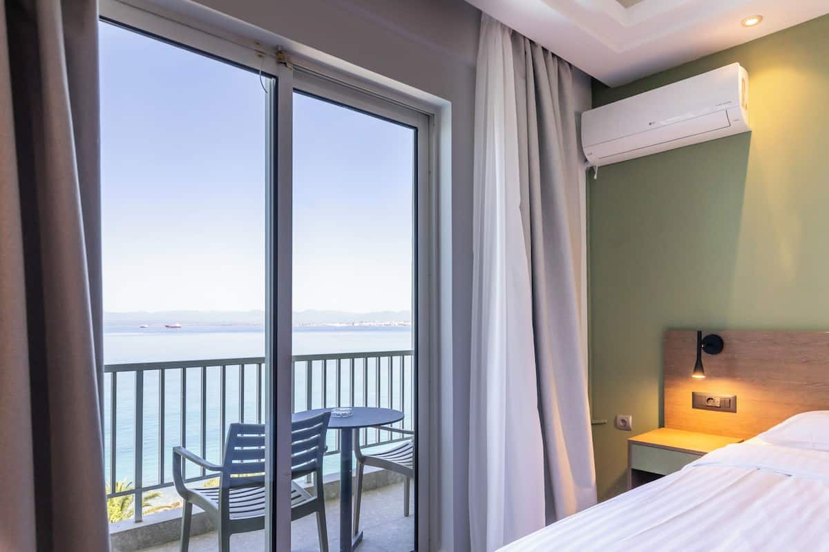 superior double room, sea view | terrace/patio