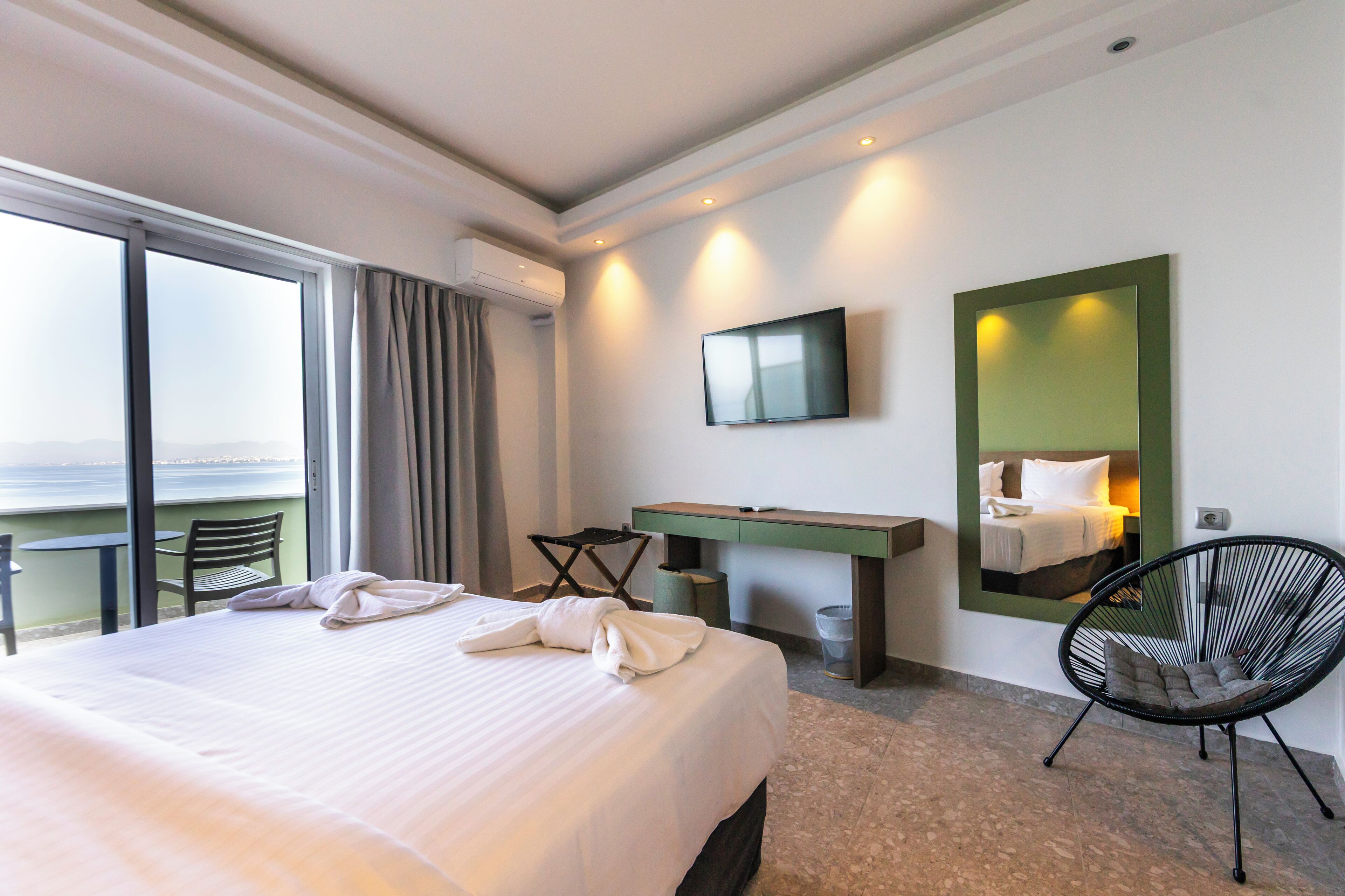 standard double or twin room, sea view | bathroom | shower, free toiletries, hair dryer, towels