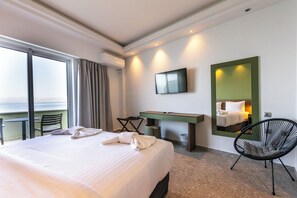 Habitación estándar con 1 cama matrimonial o 2 individuales, vista al mar | Baño | Regadera, amenidades de baño gratuitas, secadora de cabello, toallas 