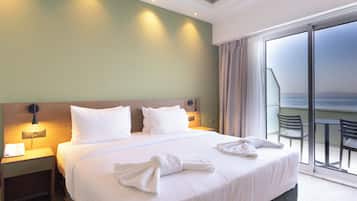 Superior Double Room, Sea View | Desk, blackout curtains, iron/ironing board, free WiFi