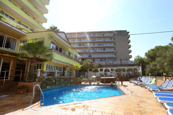 Outdoor pool, open 10:00 AM to 8:00 PM, pool loungers