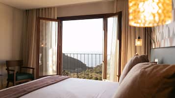 Panoramic double room, sea view Spa access not included | Egyptian cotton sheets, premium bedding, down comforters, in-room safe