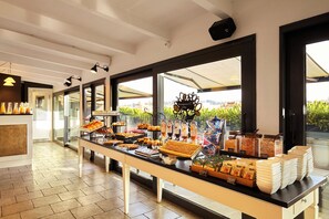 Free daily buffet breakfast  - Trianon Borgo Pio (Rome)