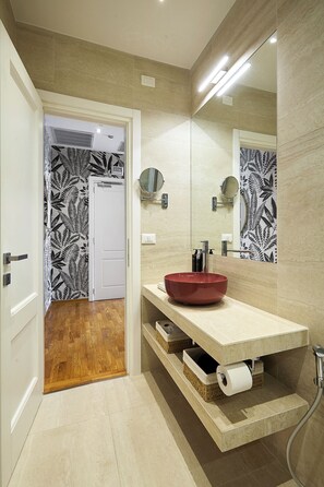 Shower, towels - Trianon Borgo Pio (Rome)