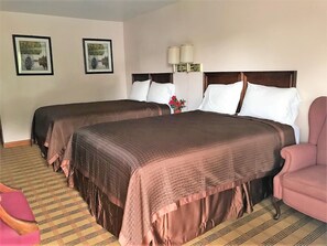 标准双人房 | 办公桌、熨斗/熨衣板、折叠床/加床（额外收费）、免费 WiFi