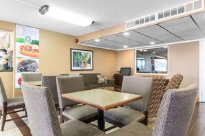 Free daily continental breakfast  - Quality Inn & Suites Horse Cave - Cave City (Horse Cave)